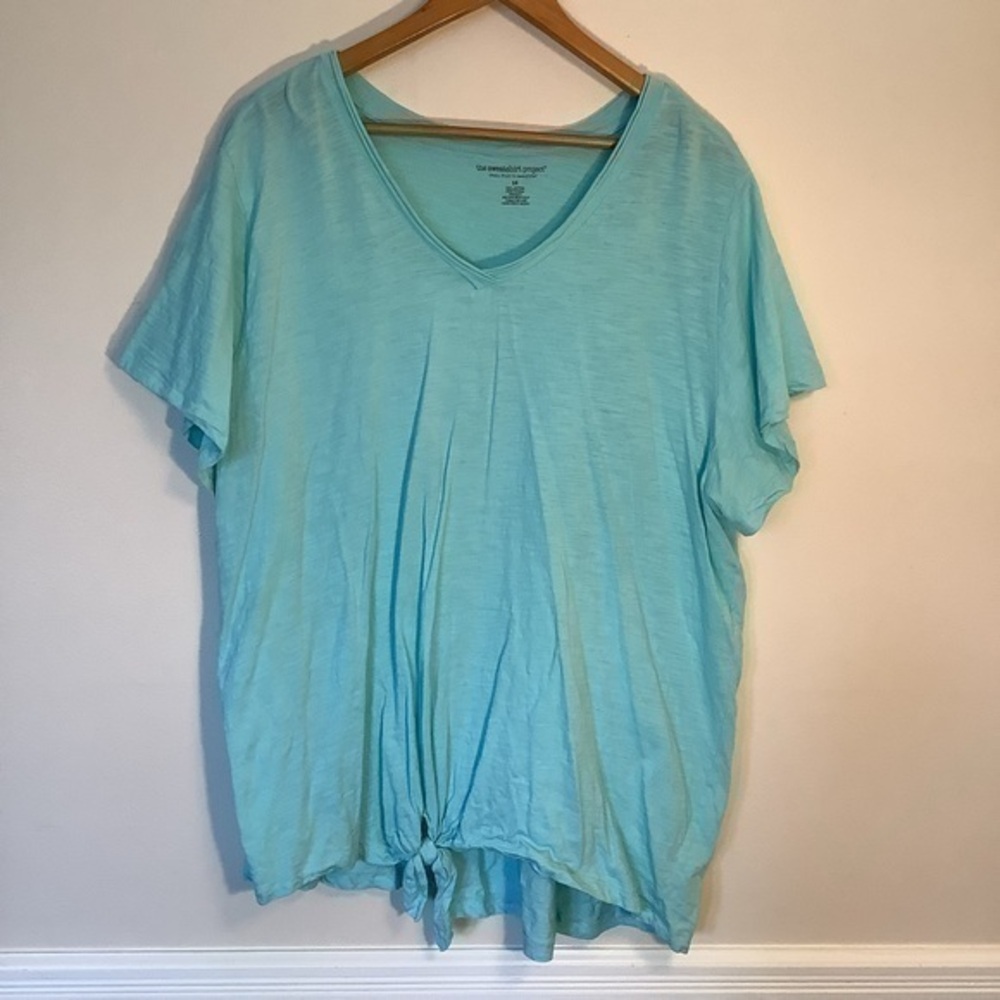 T-shirt with front tie